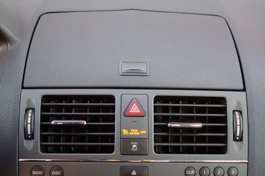  Mercedes-Benz C63 AMG Performance Pack 2011 года  (фото 14 из 39)